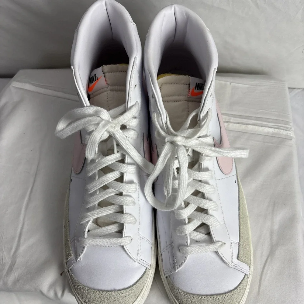 Nike product pair